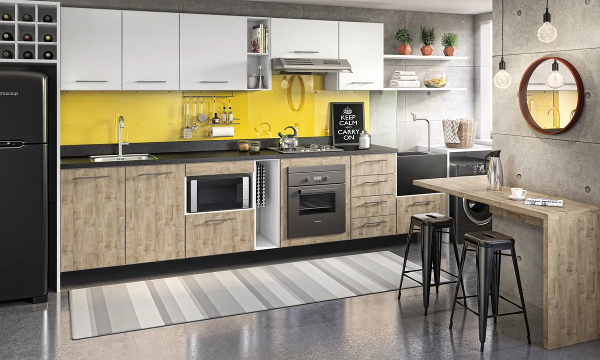 Cozinha com lavanderia planejada em tons claros e detalhe amarelo